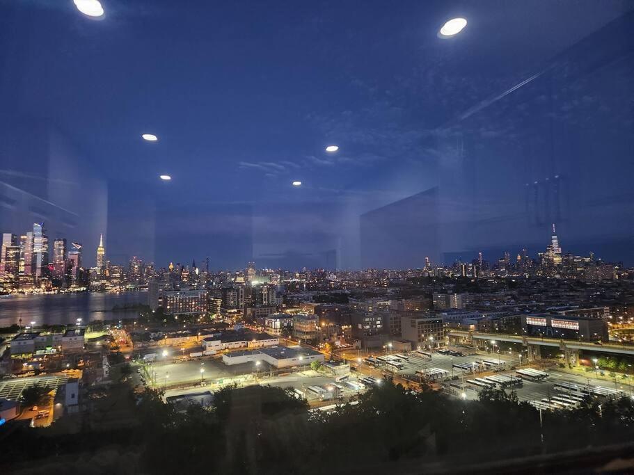 Elegant 2 Bed Gem! Mins From Nyc Apartamento Union City Exterior foto