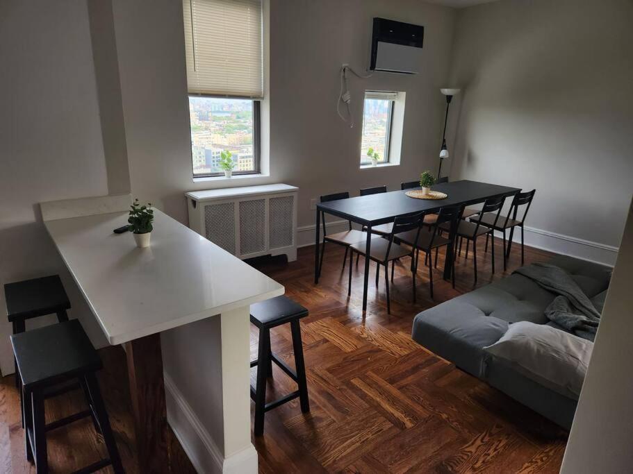 Elegant 2 Bed Gem! Mins From Nyc Apartamento Union City Exterior foto