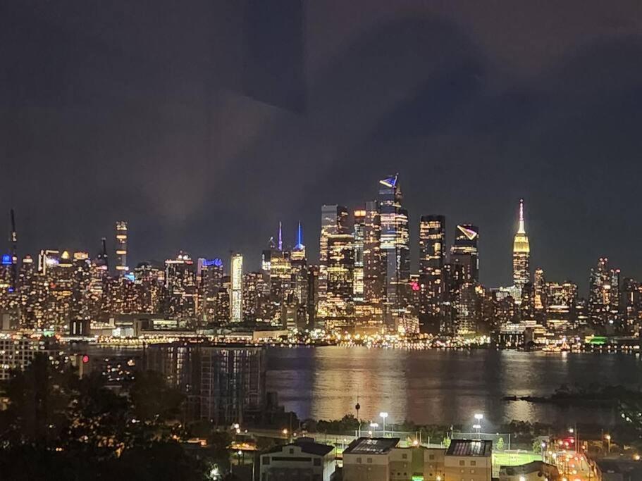 Elegant 2 Bed Gem! Mins From Nyc Apartamento Union City Exterior foto