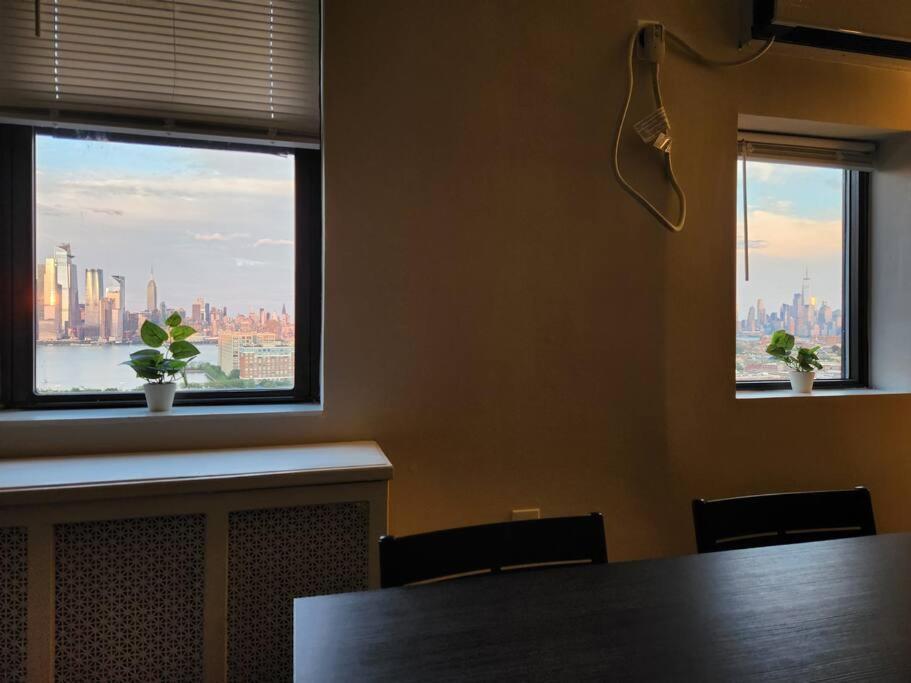 Elegant 2 Bed Gem! Mins From Nyc Apartamento Union City Exterior foto